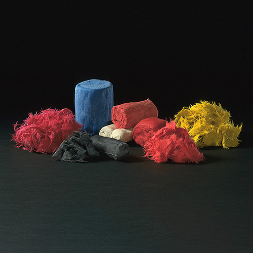 Échantillons colorés de BMC, Bulk Moulding Compound à l’aspect fibreux
